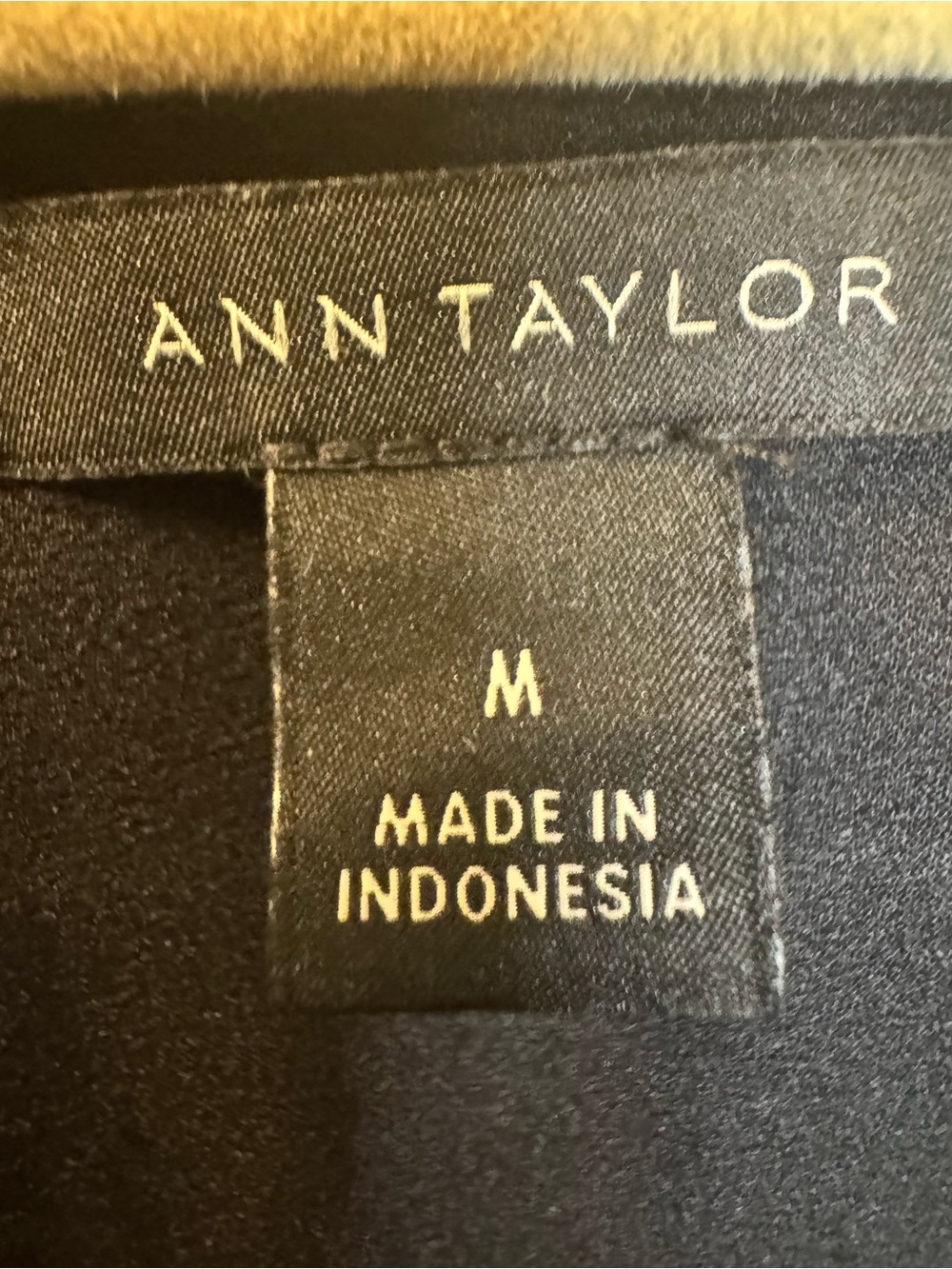Women’s Ann Taylor Solid Black Button Down Blouse Size M - Picture 4 of 14